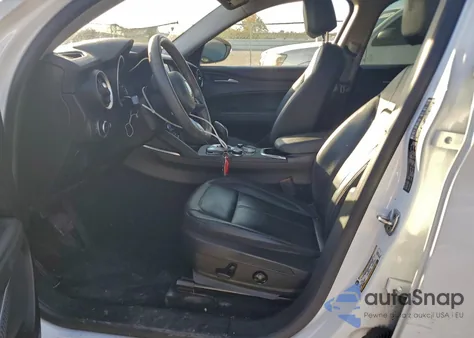 2020 Alfa Romeo Stelvio z USA, uszkodzony, nr VIN ZASPAJAN8L7C87683